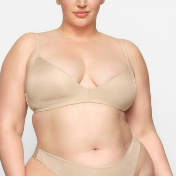 Skims Wireless Form Body Pushup BRA  Sand Size 32DDD NWT - Picture 1 of 4